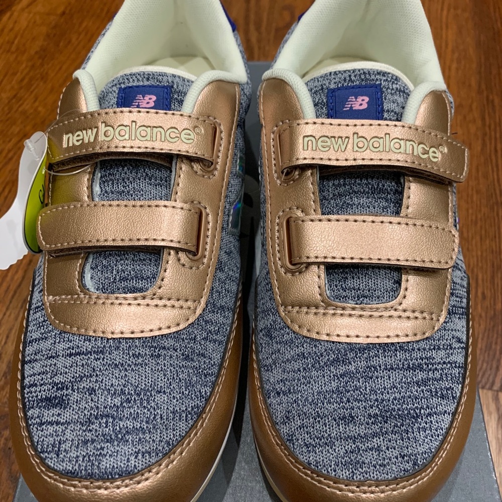 New Balance Sneaker kids size 5